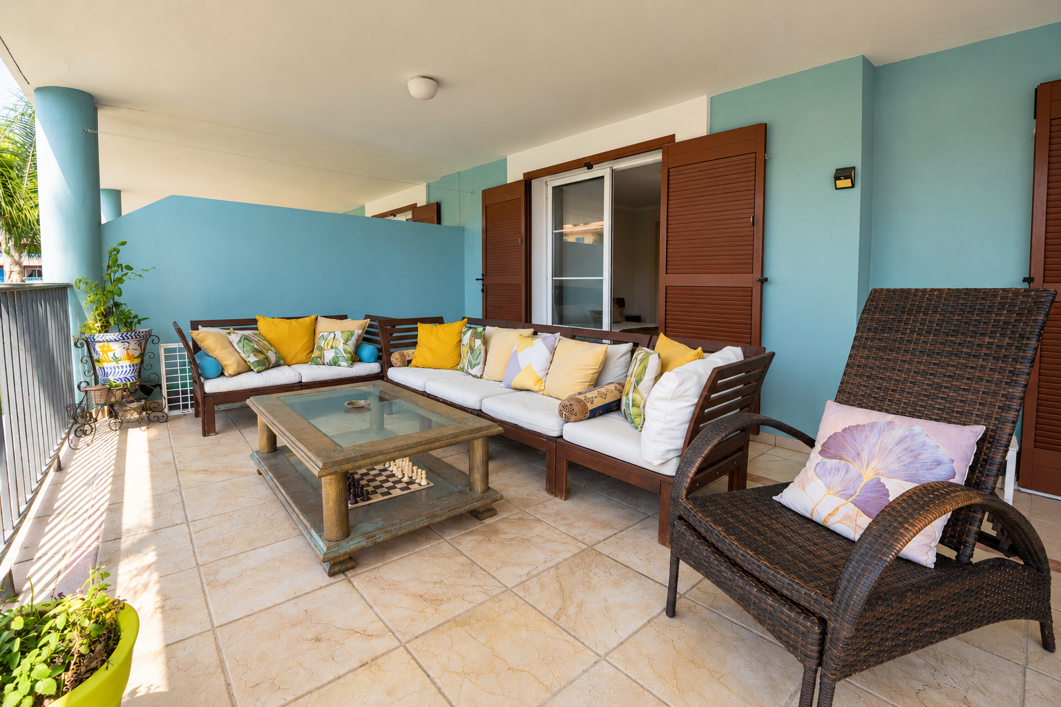 Apartamento de tres dormitorios con vistas al mar y a la marina en Isla Carey, Puerto de Sotogrande