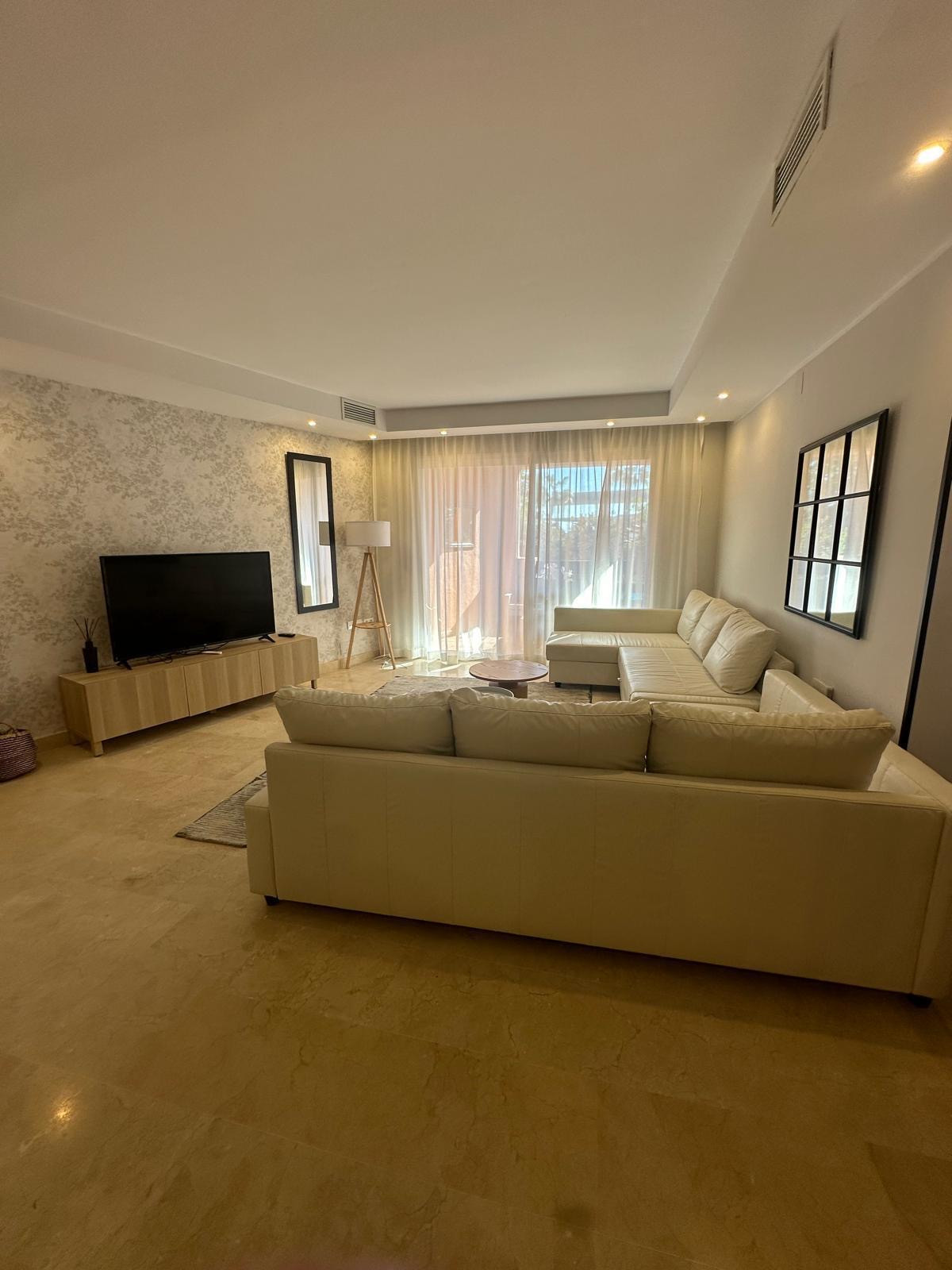 Spacious 3-Bedroom Apartment with Private Garage in Oasis de Marbella