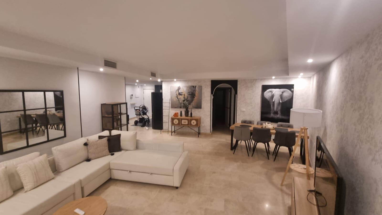 Spacious 3-Bedroom Apartment with Private Garage in Oasis de Marbella