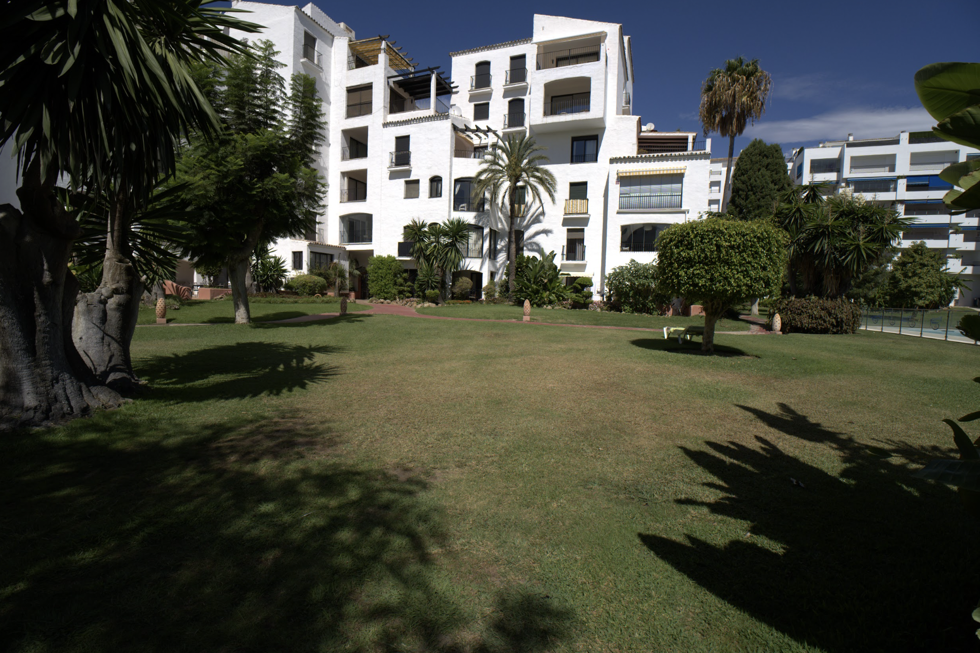 Modern 3-Bedroom Apartment in Puerto Banús, Marbella