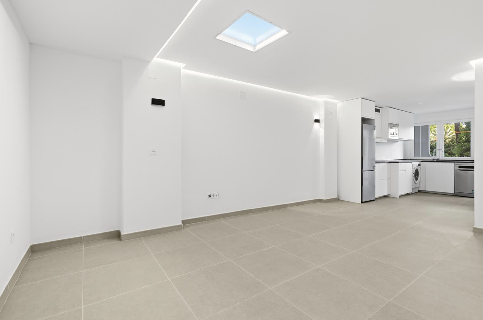 Modern 1-Bedroom Studio 400m from the Beach – Marbesa, Elviria
