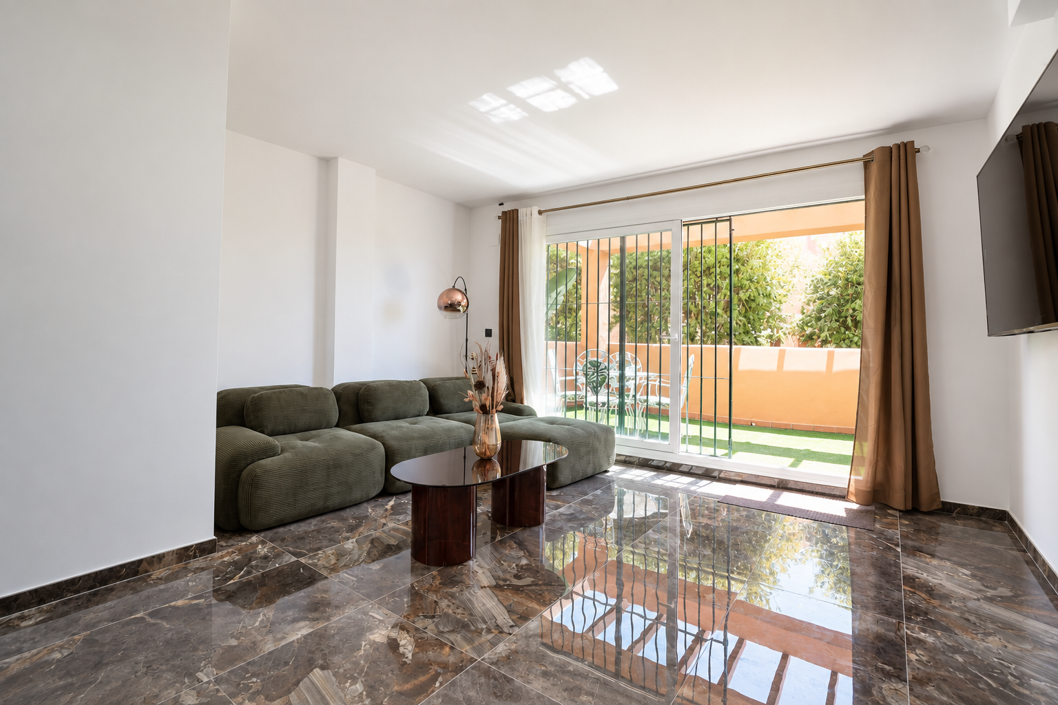 3 Bedroom Luxury Apartment Fully Renovated in Elviria, Marbella