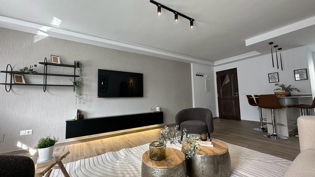 RENOVATED 3 BEDROOMS APARTMENT