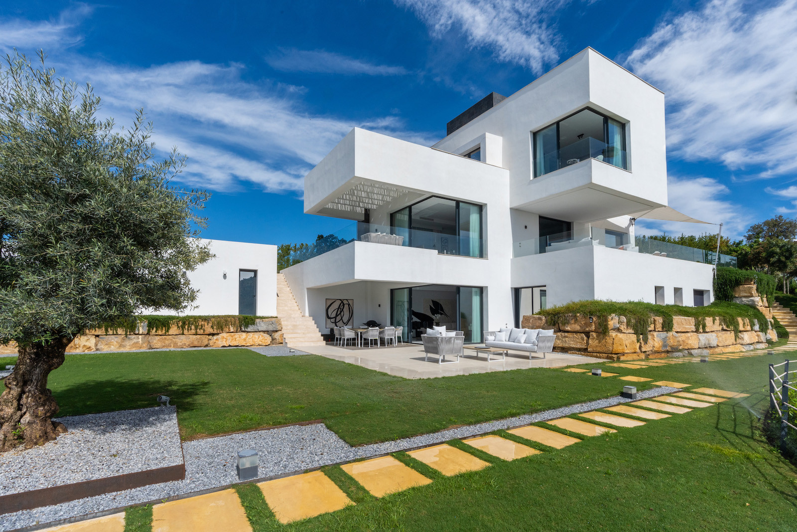 Luxurious Villa with Panoramic Views in Montemayor, Benahavis