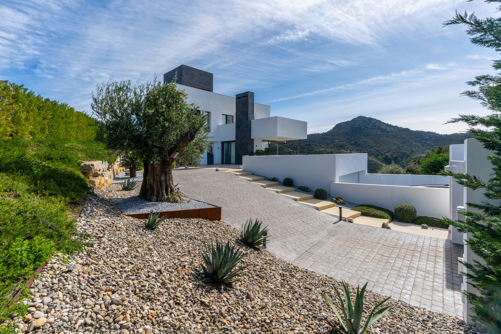 Luxurious Villa with Panoramic Views in Montemayor, Benahavis