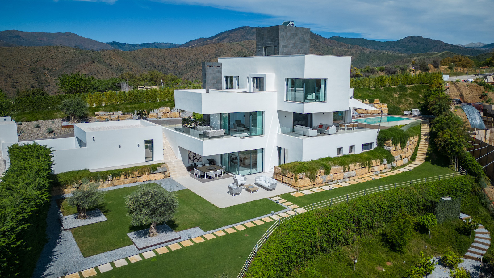 Luxurious Villa with Panoramic Views in Montemayor, Benahavis