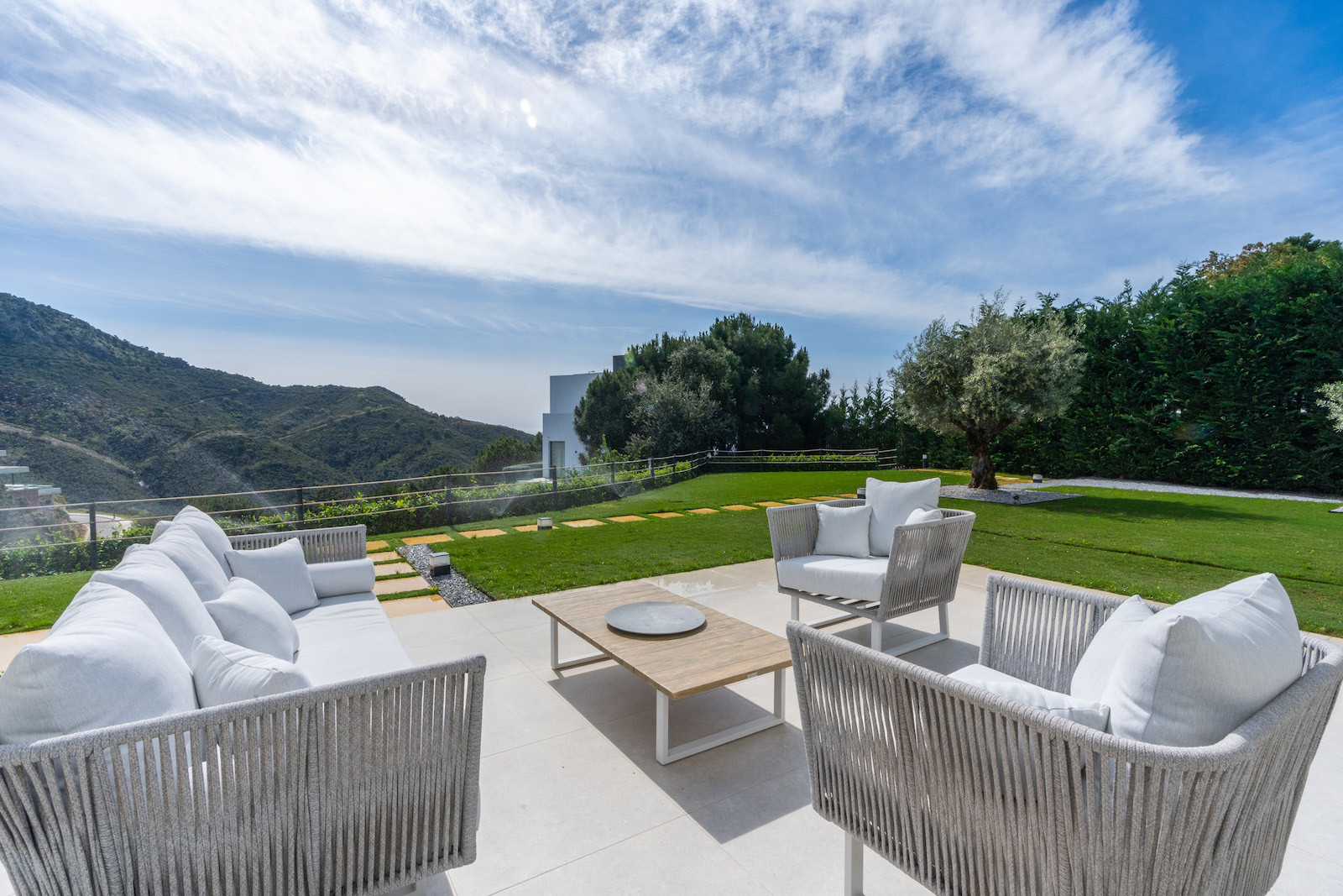 Luxurious Villa with Panoramic Views in Montemayor, Benahavis