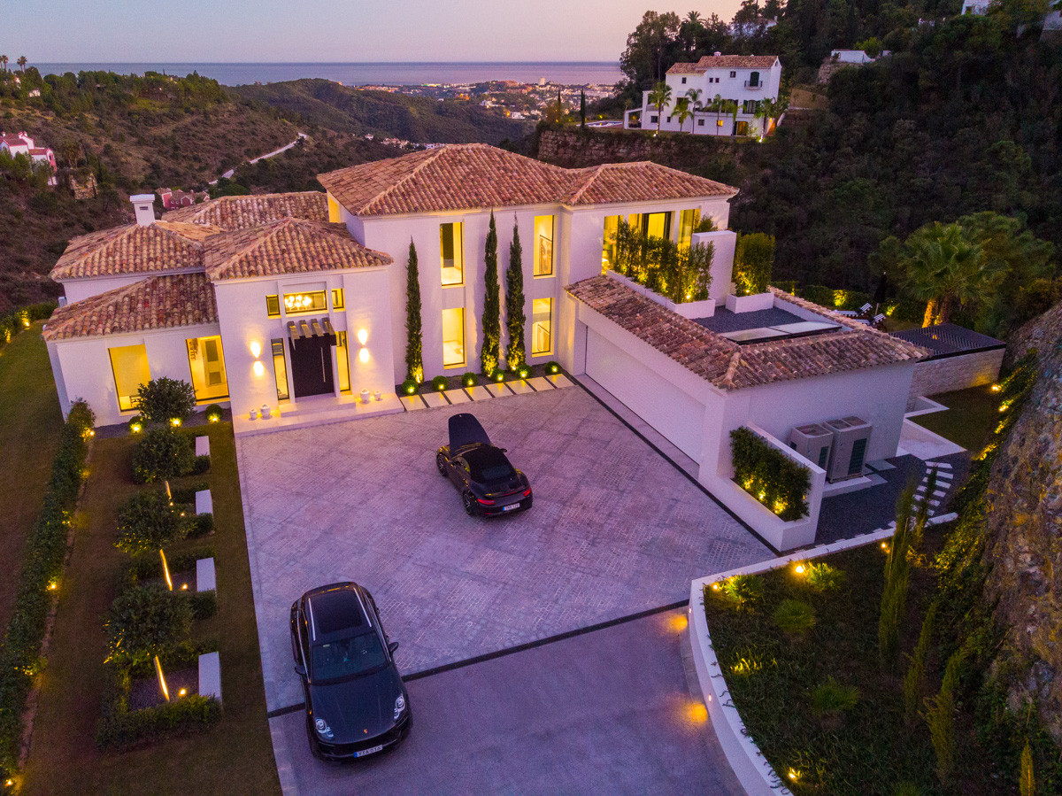Modern villa with panoramic sea views in Marbella