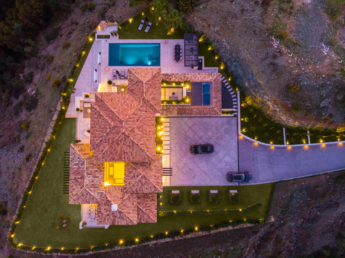 Modern villa with panoramic sea views in Marbella