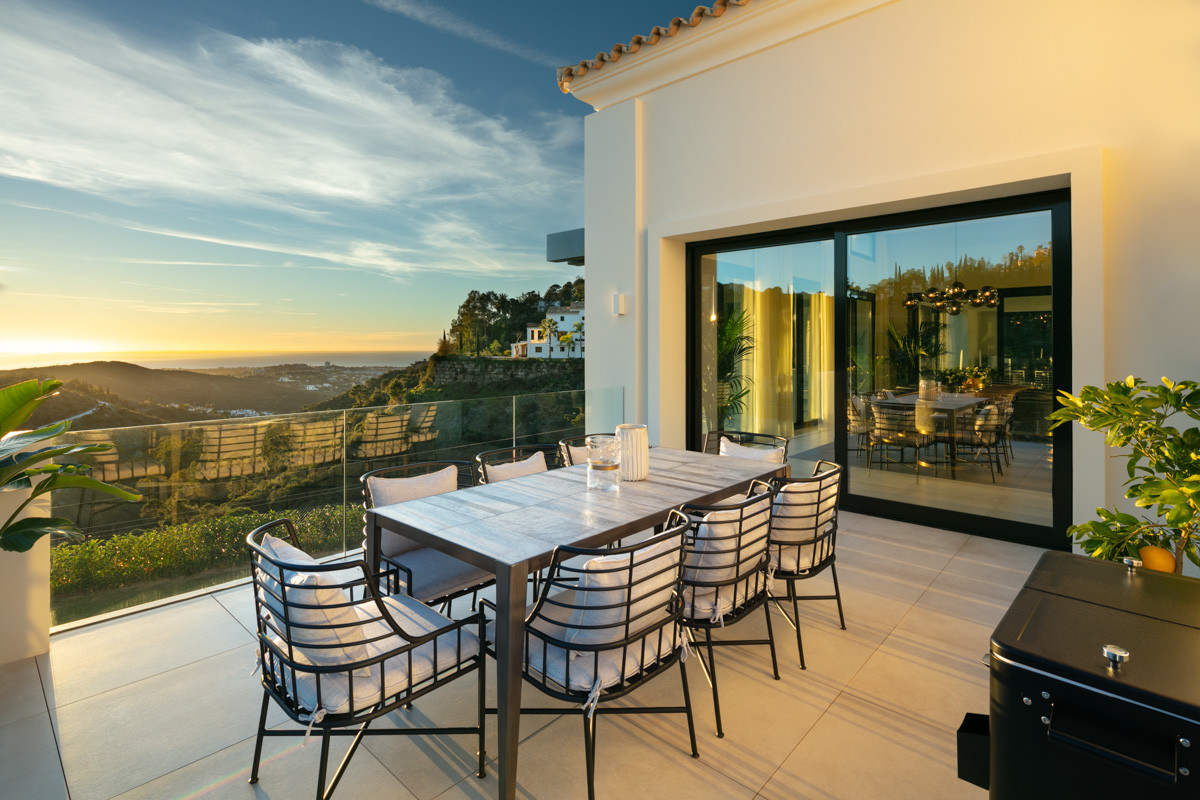 Modern villa with panoramic sea views in Marbella