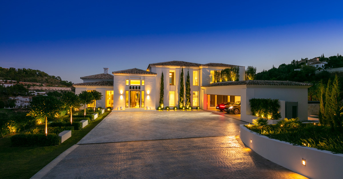 Modern villa with panoramic sea views in Marbella