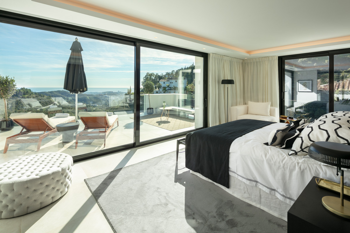 Modern villa with panoramic sea views in Marbella