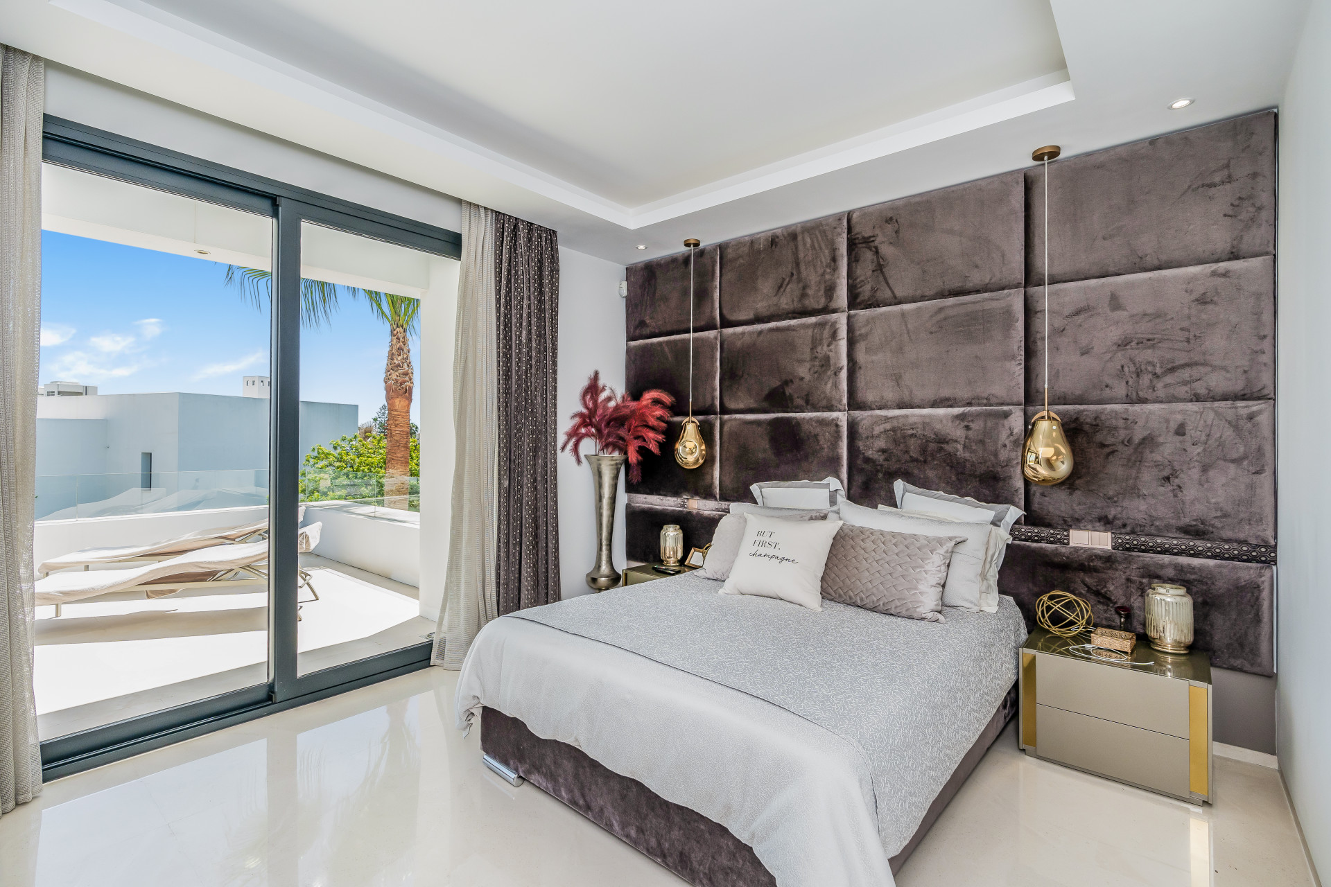 Exquisite Villa with 5 Bedrooms in Estepona