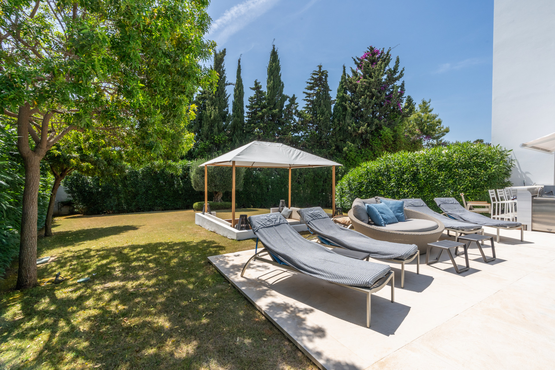 Exquisite Villa with 5 Bedrooms in Estepona