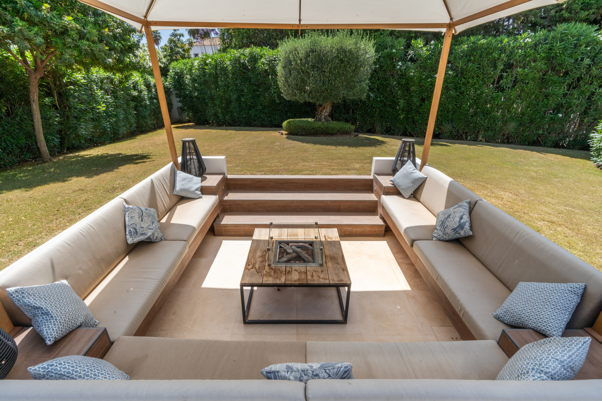 Exquisite Villa with 5 Bedrooms in Estepona