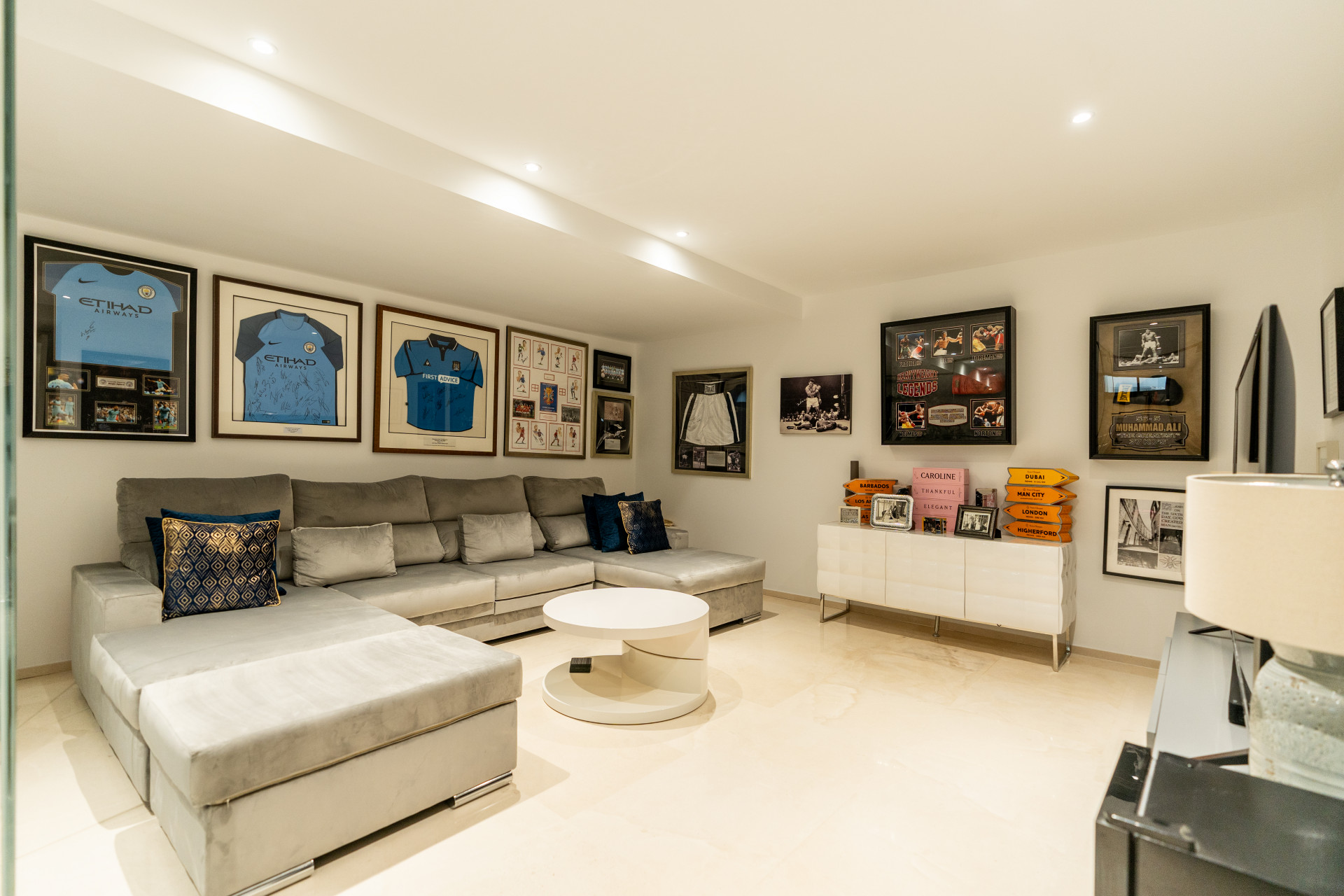Exquisite Villa with 5 Bedrooms in Estepona