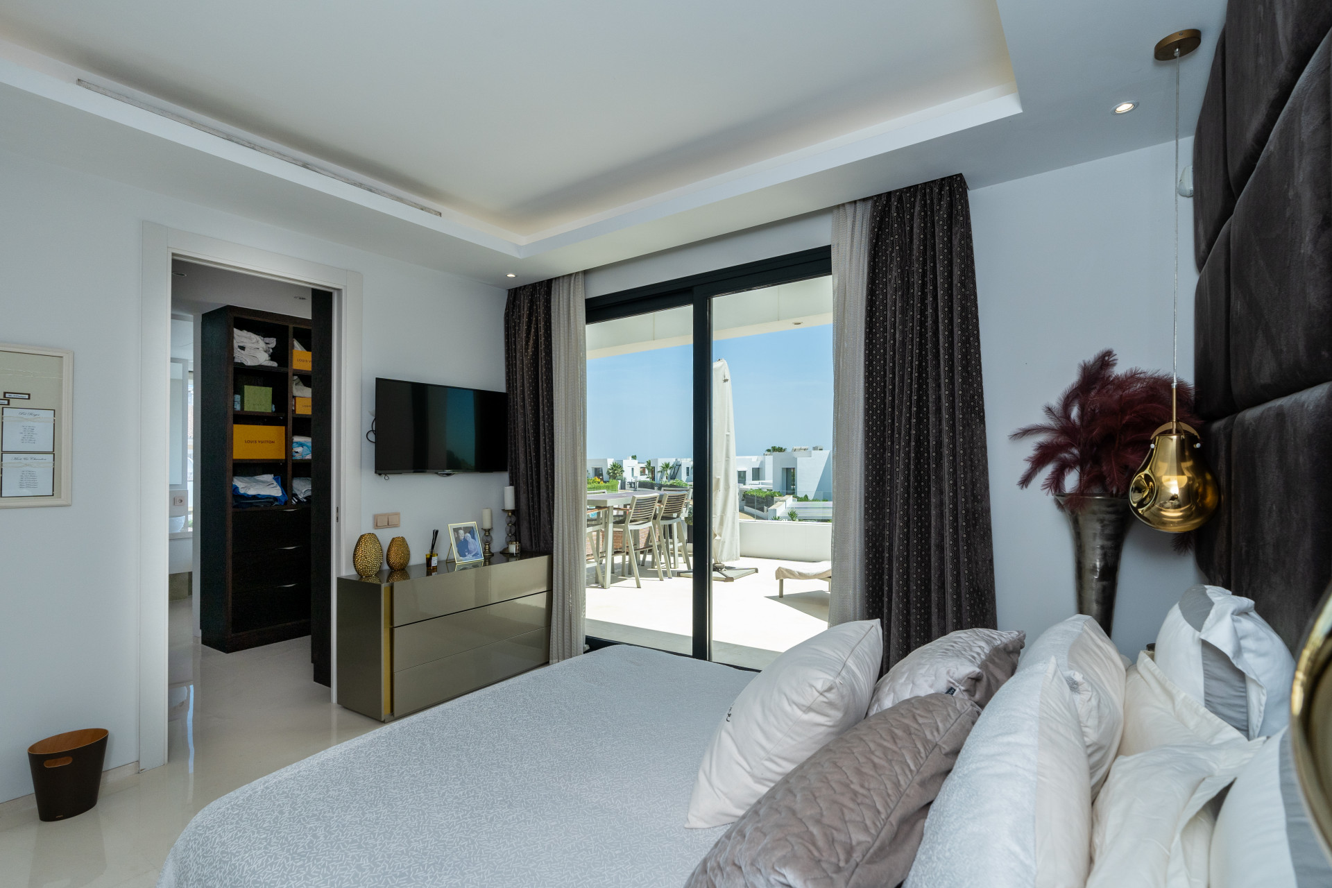 Exquisite Villa with 5 Bedrooms in Estepona