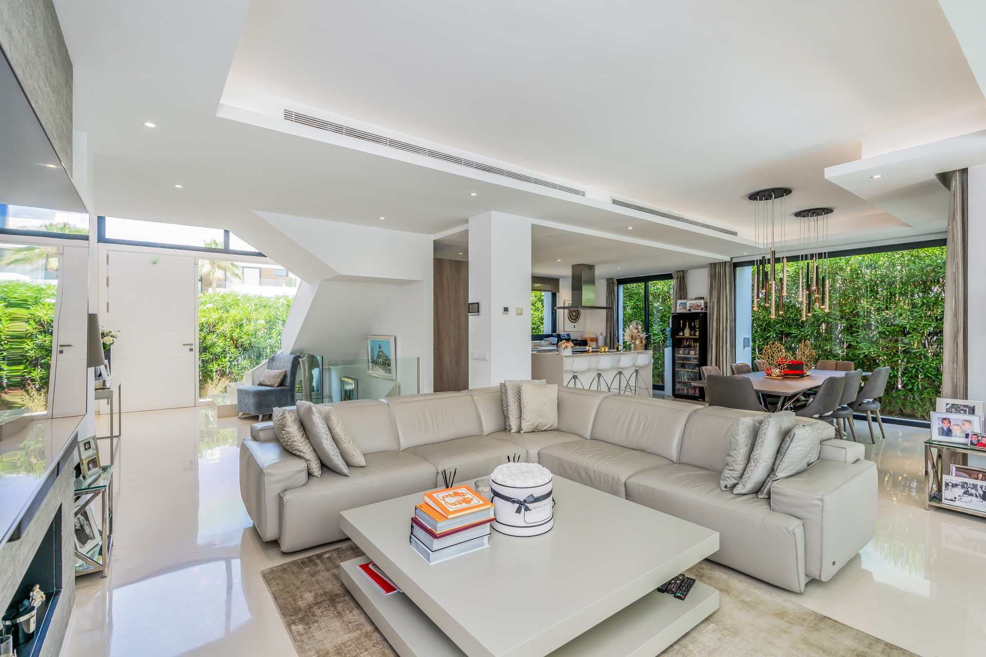 Exquisite Villa with 5 Bedrooms in Estepona