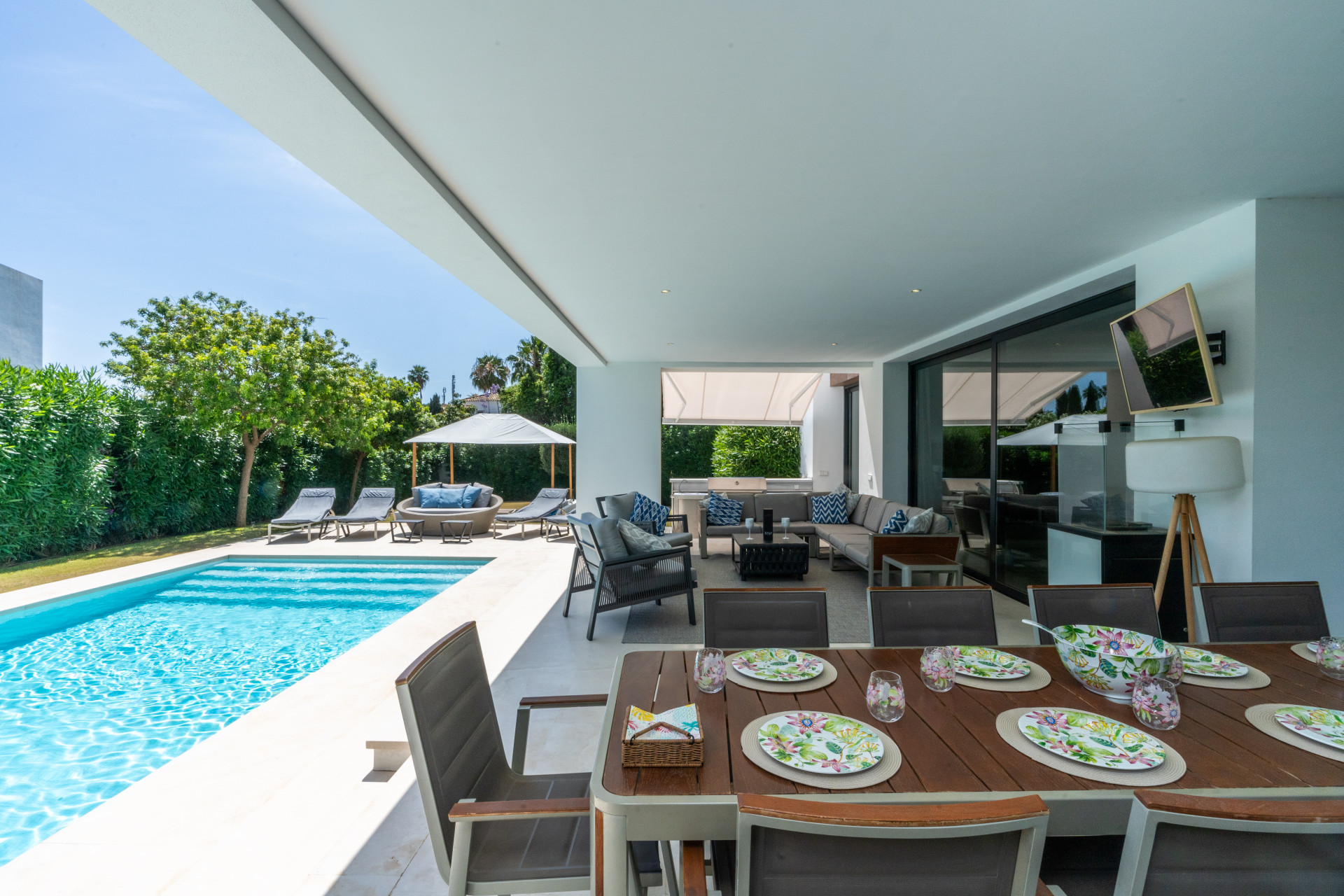 Exquisite Villa with 5 Bedrooms in Estepona