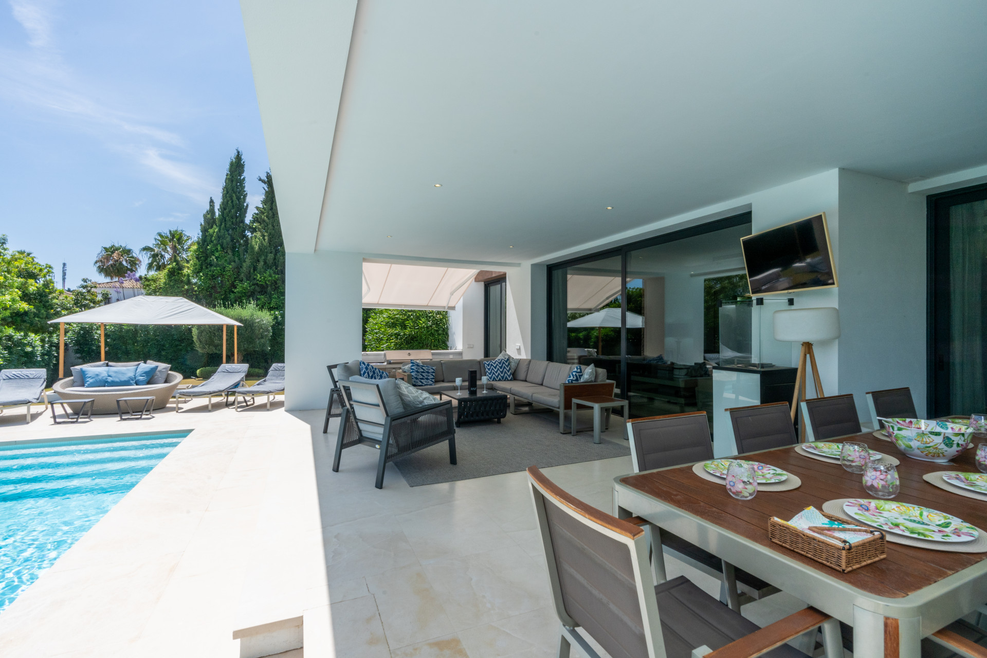 Exquisite Villa with 5 Bedrooms in Estepona