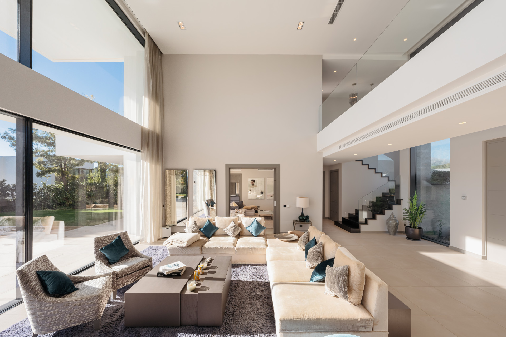 Elegant Villa with 5 Bedrooms in Benahavís