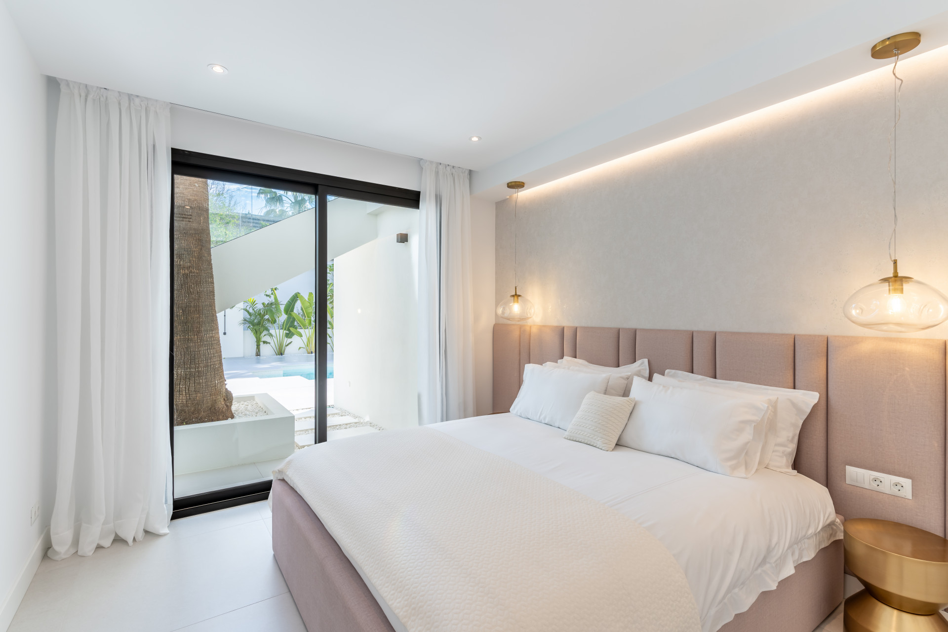 Modern Luxury Villa in Marbesa, Marbella East