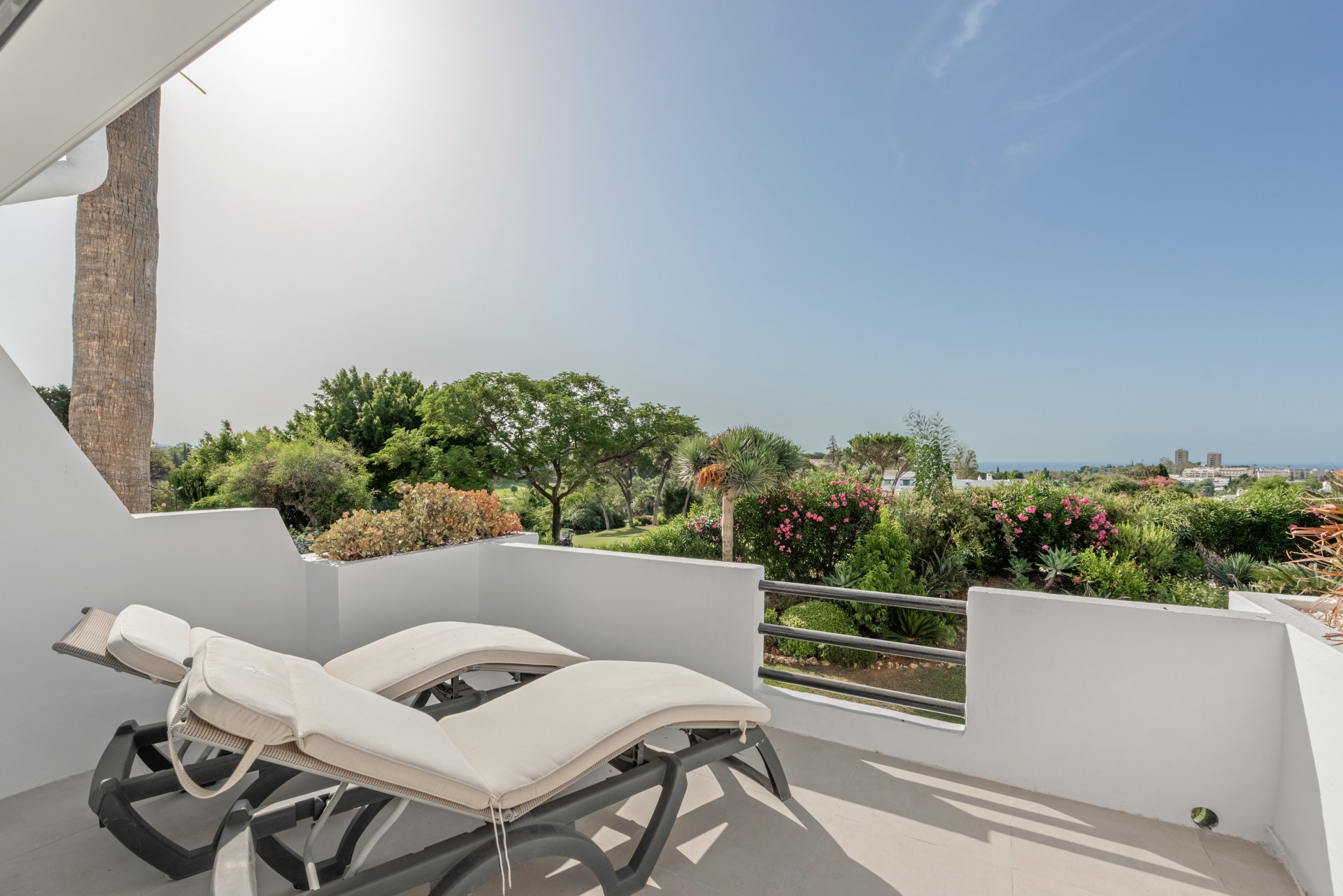 Scandinavian apartment in Nueva Andalucía, Marbella