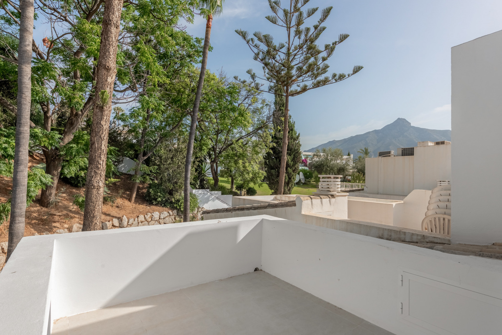 Scandinavian apartment in Nueva Andalucía, Marbella