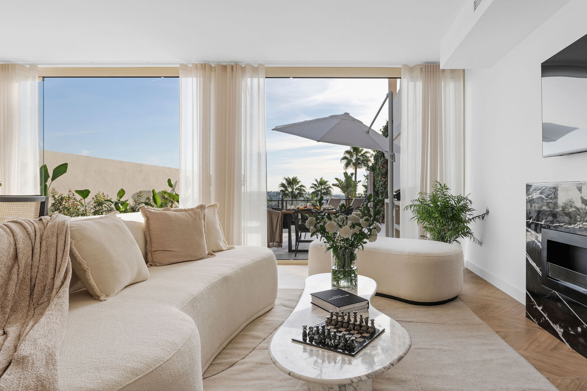 Luxurious Apartment with Private Pool in Nueva Andalucia, Marbella