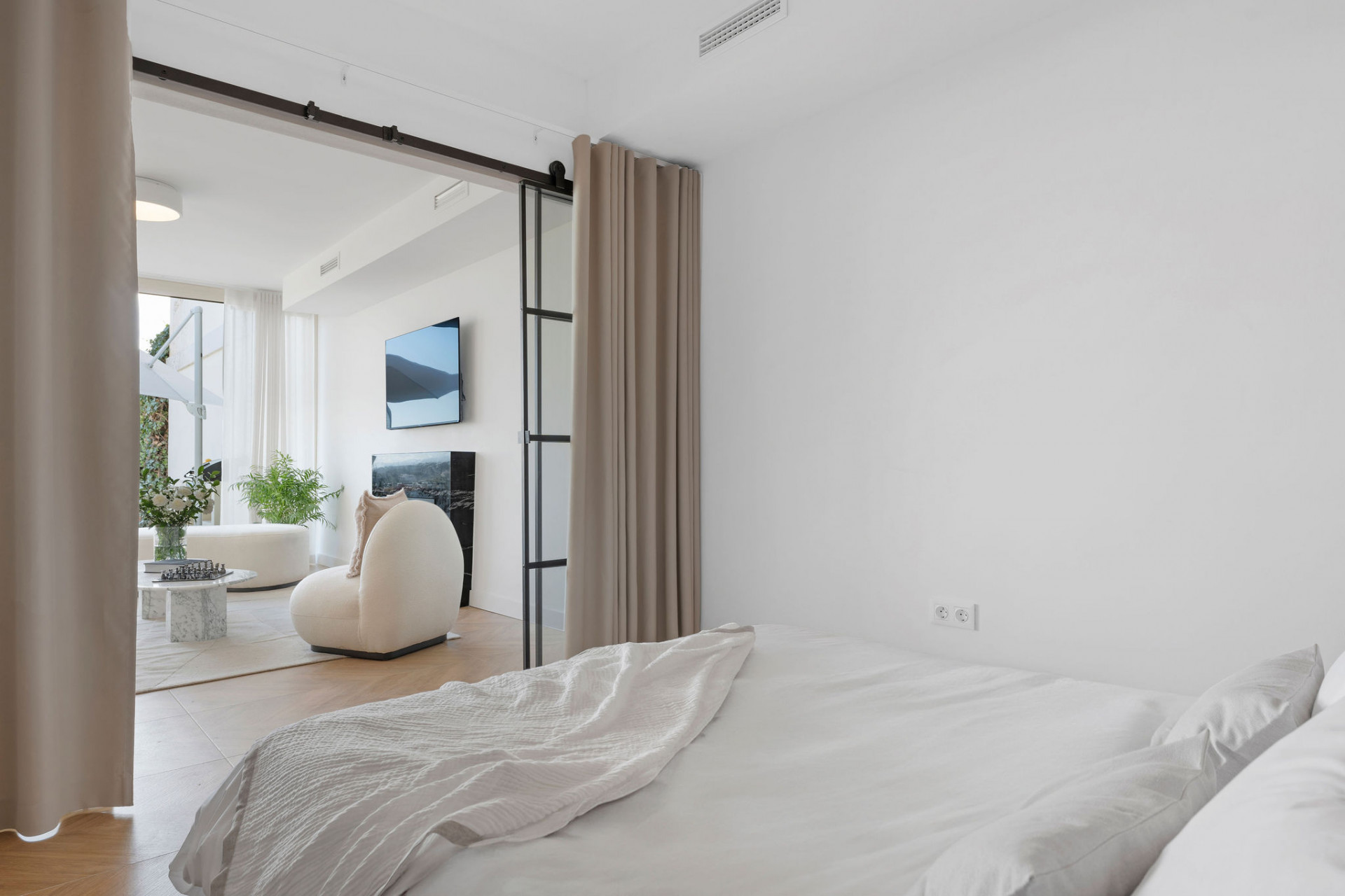 Luxurious Apartment with Private Pool in Nueva Andalucia, Marbella