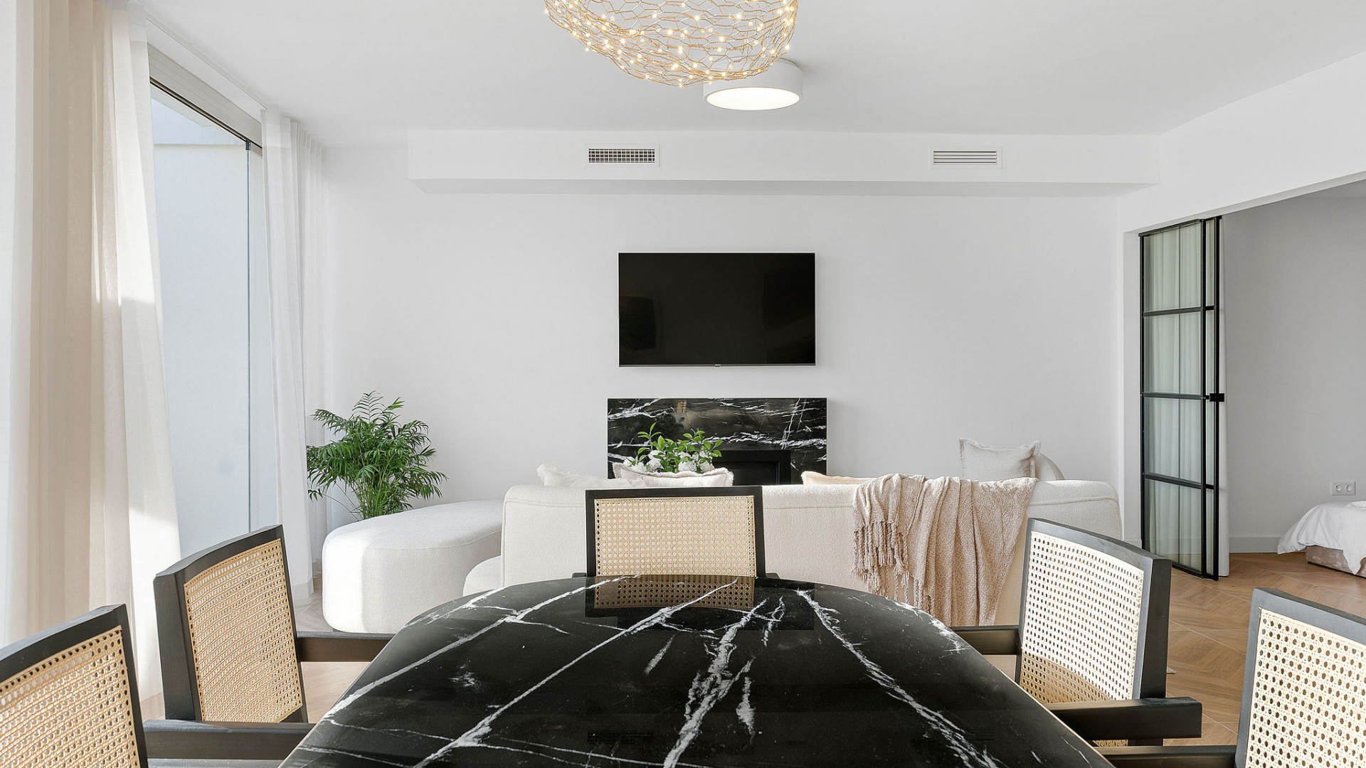 Luxurious Apartment with Private Pool in Nueva Andalucia, Marbella