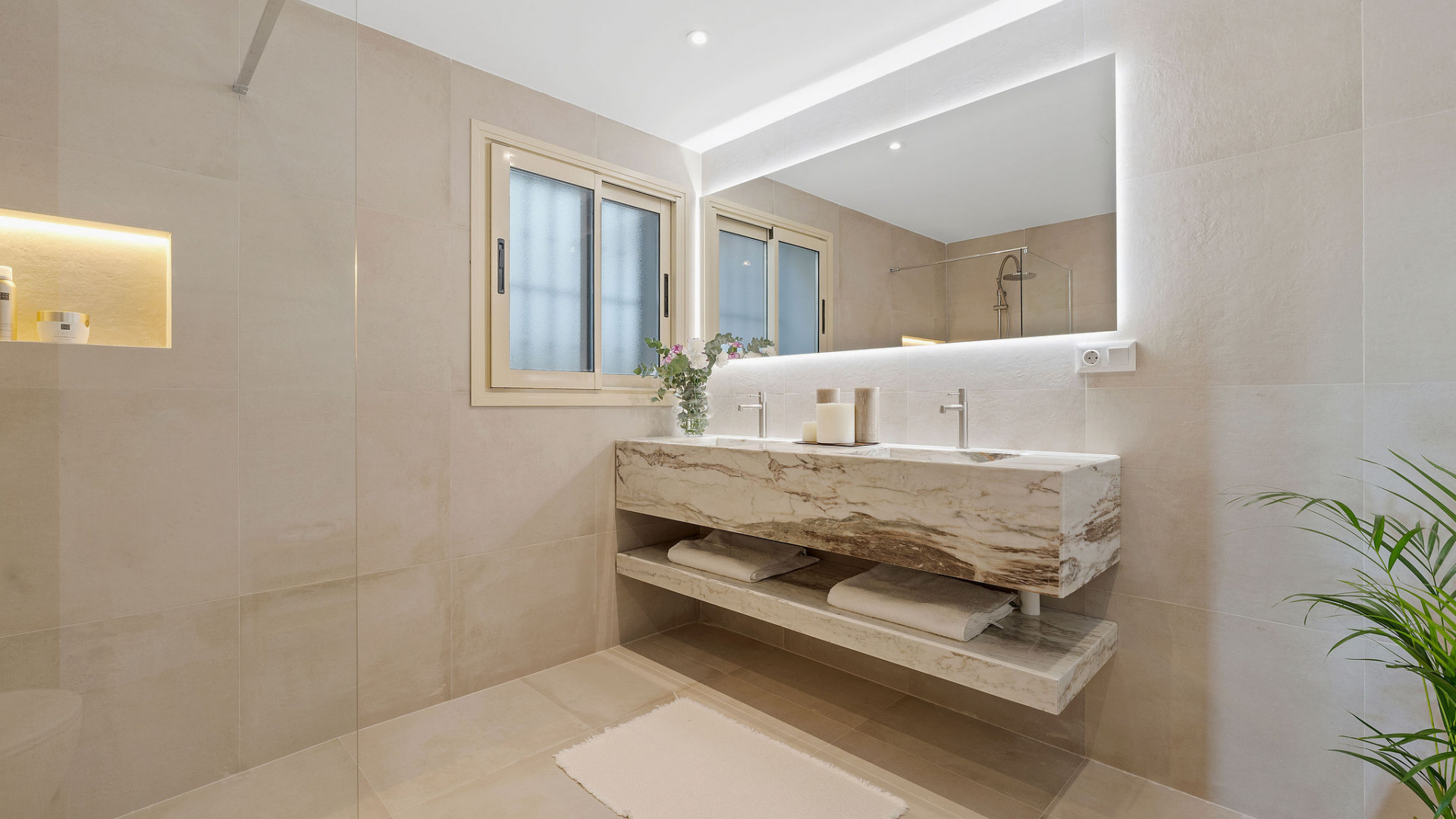 Luxurious Apartment with Private Pool in Nueva Andalucia, Marbella