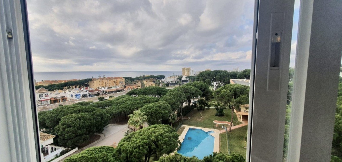 Charming 2-Bedroom Apartment in Calahonda