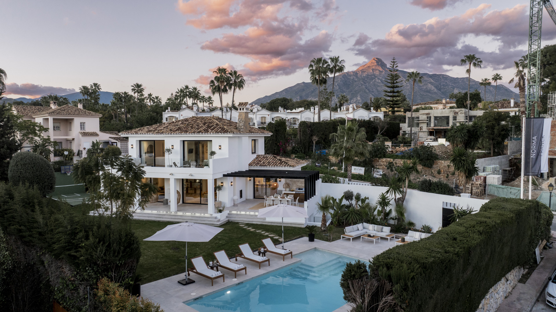 Modern villa with views, jacuzzi, heated pool in Nueva Andalucia, Marbella