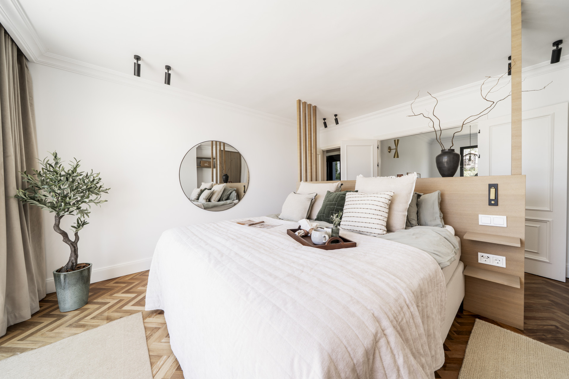 Modern villa with views, jacuzzi, heated pool in Nueva Andalucia, Marbella