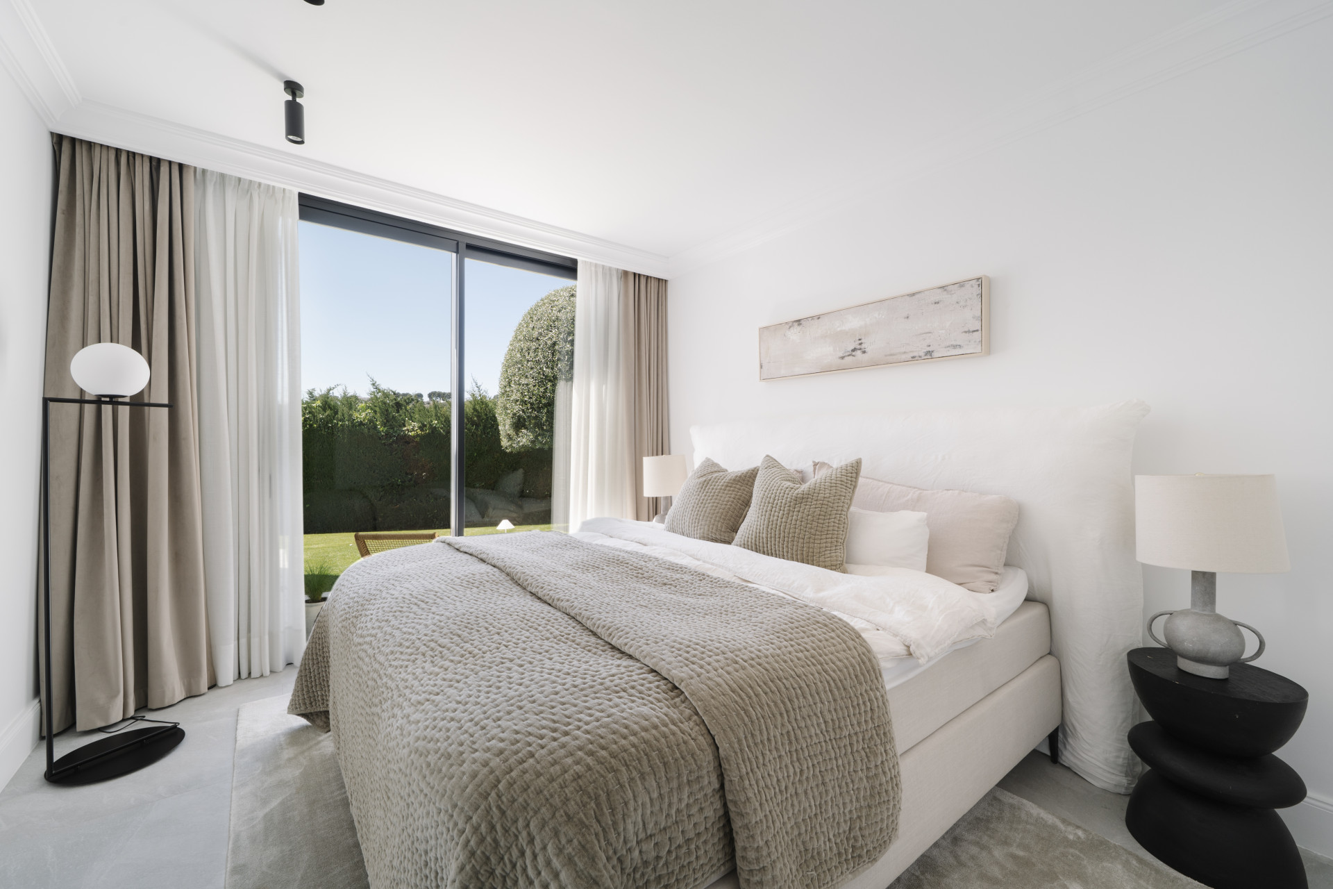 Modern villa with views, jacuzzi, heated pool in Nueva Andalucia, Marbella