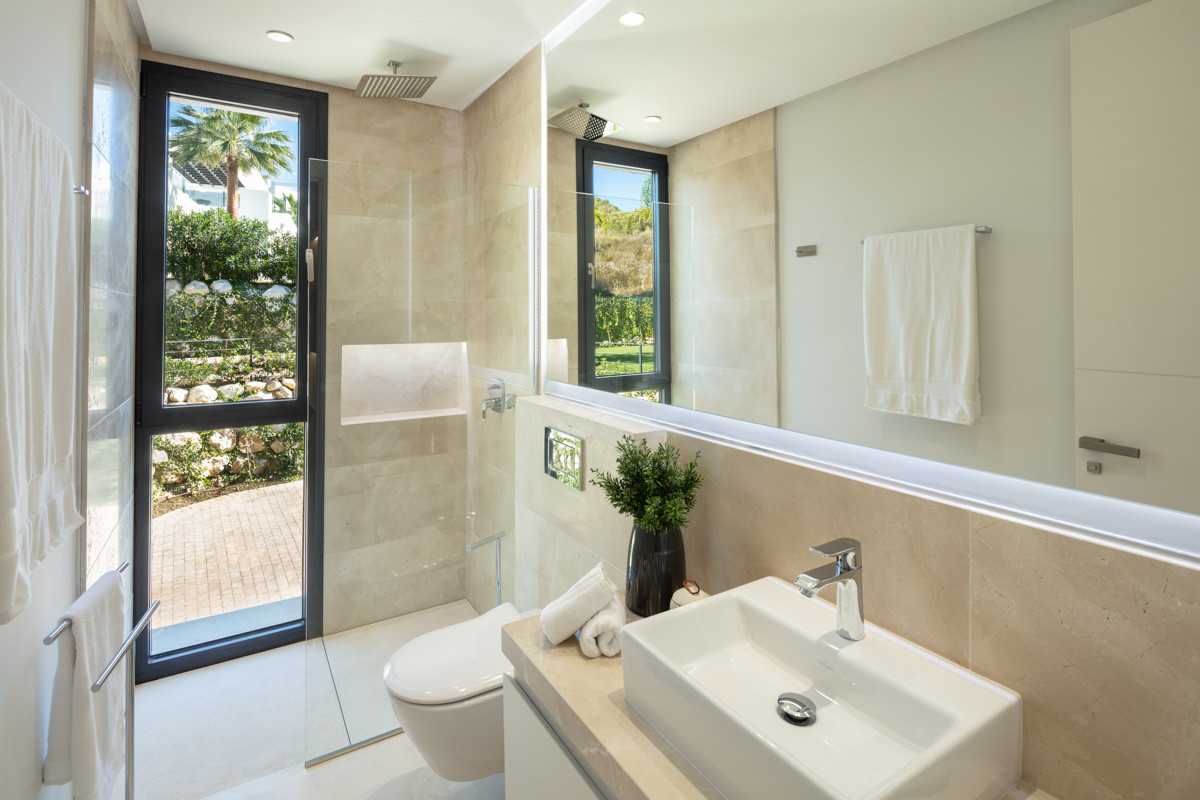 Contemporary 5-bedroom villa, exclusive gated community in Nueva Andalucia, Marbella
