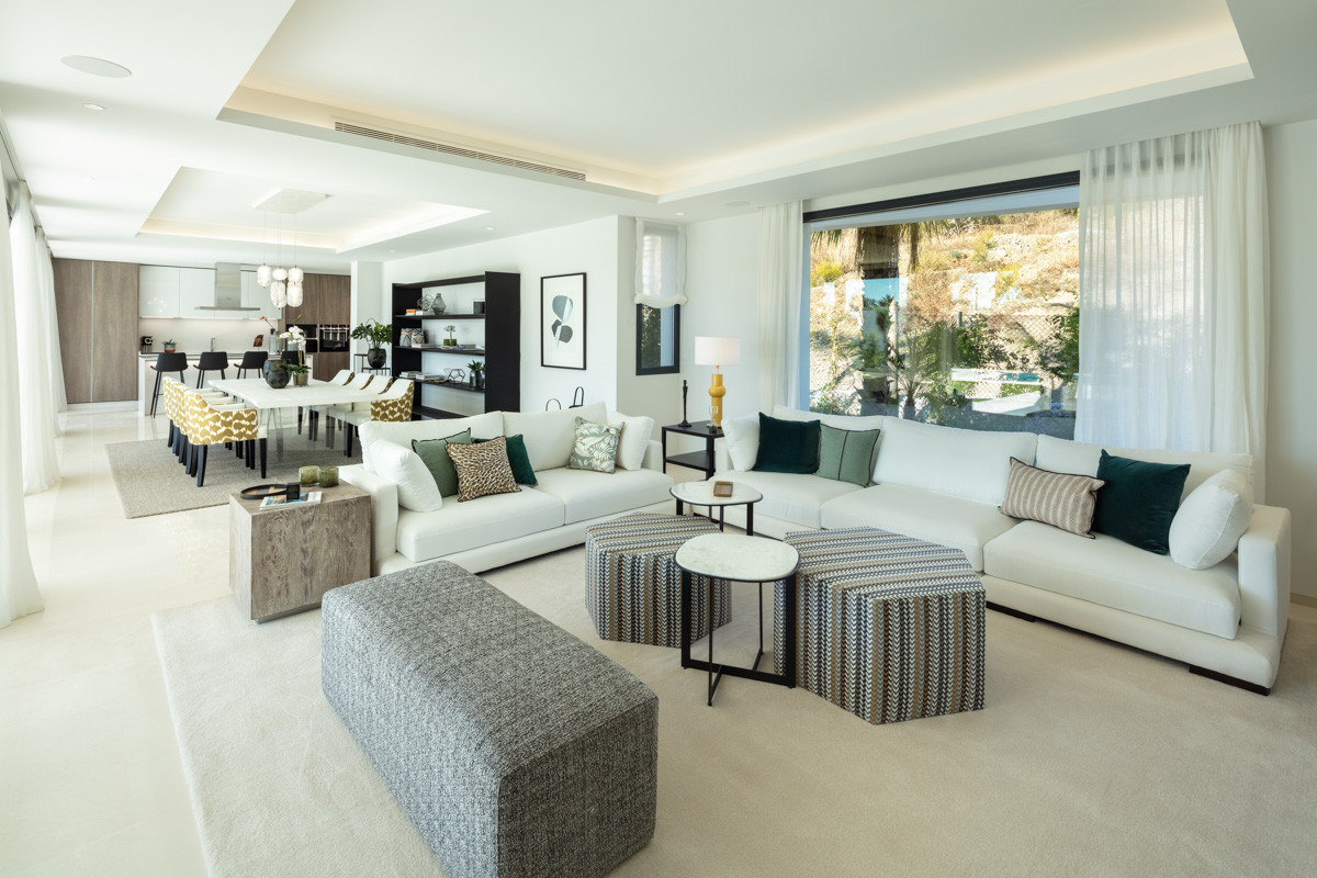 Contemporary 5-bedroom villa, exclusive gated community in Nueva Andalucia, Marbella