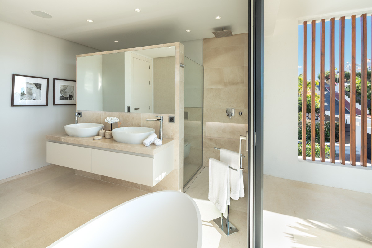 Contemporary 5-bedroom villa, exclusive gated community in Nueva Andalucia, Marbella