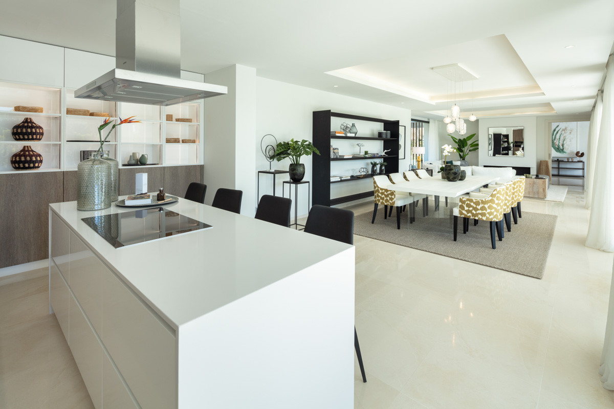 Contemporary 5-bedroom villa, exclusive gated community in Nueva Andalucia, Marbella