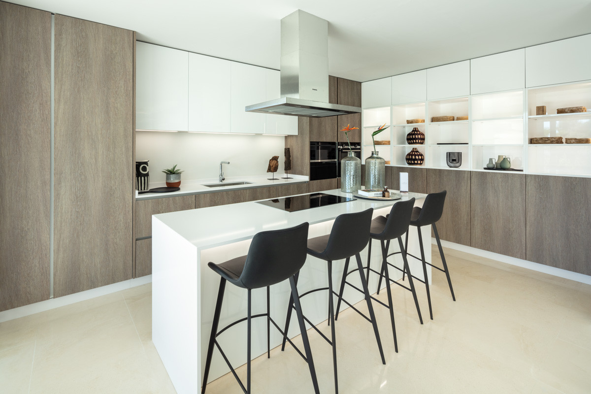 Contemporary 5-bedroom villa, exclusive gated community in Nueva Andalucia, Marbella