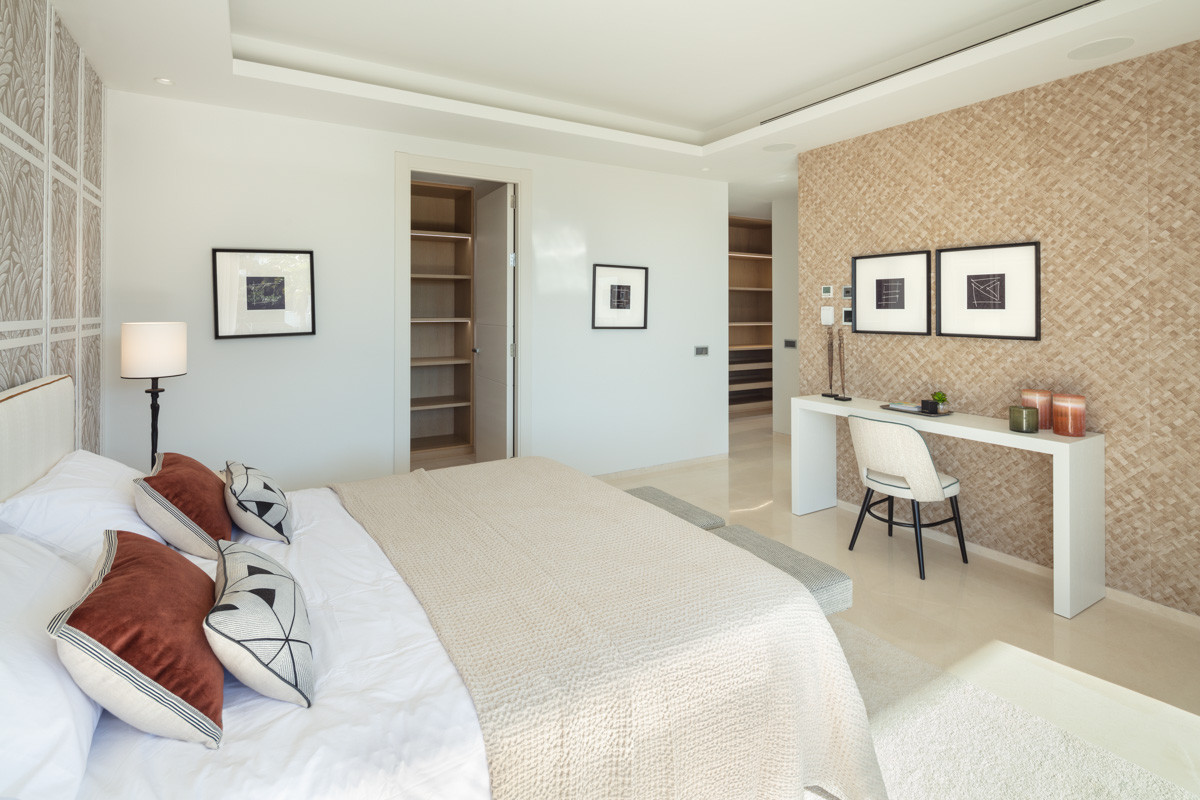Contemporary 5-bedroom villa, exclusive gated community in Nueva Andalucia, Marbella