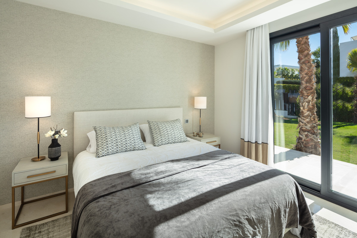 Contemporary 5-bedroom villa, exclusive gated community in Nueva Andalucia, Marbella