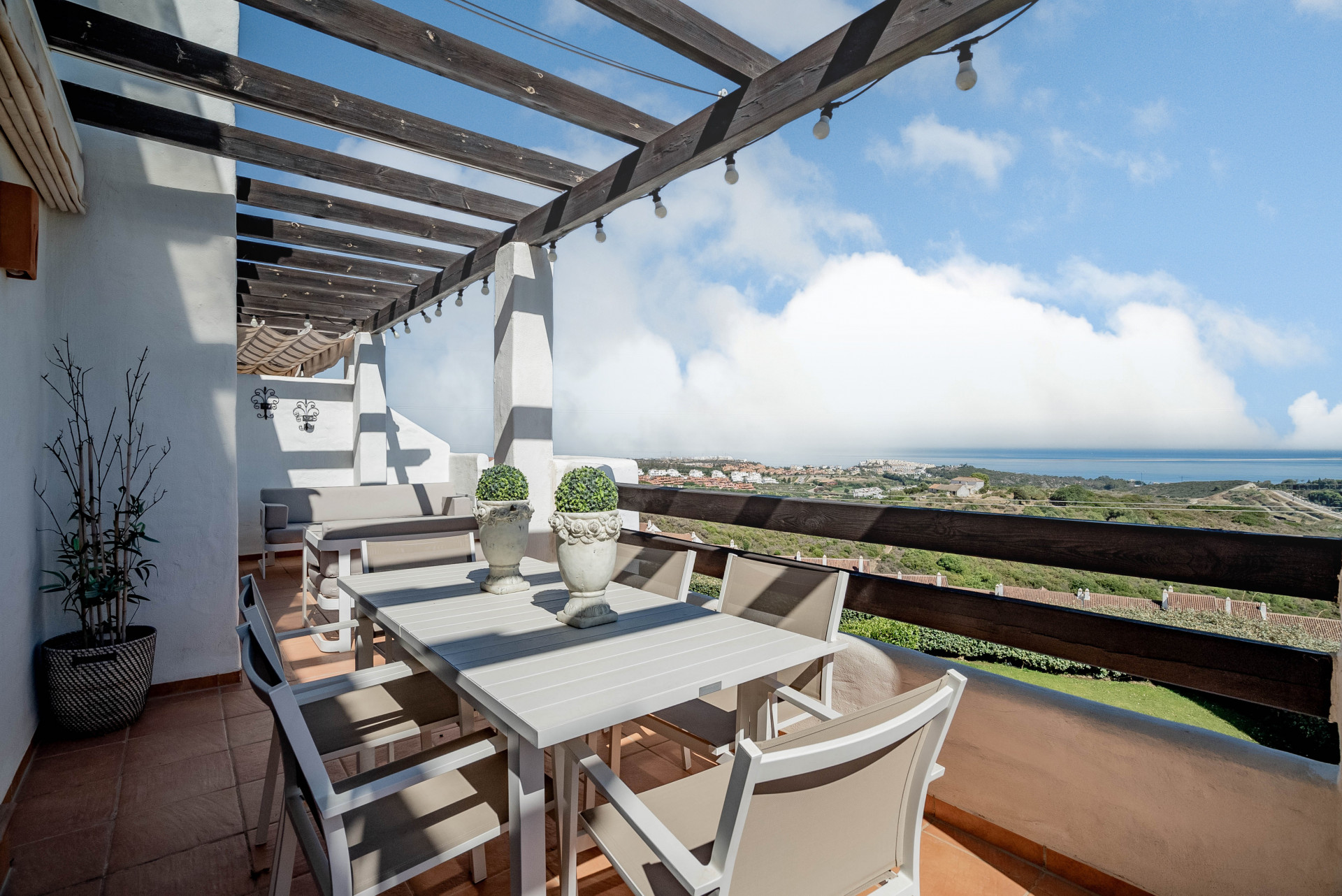 Spectacular 2-Bedroom Apartment with Unparalleled Views, Perfect for Your Summer Escape.