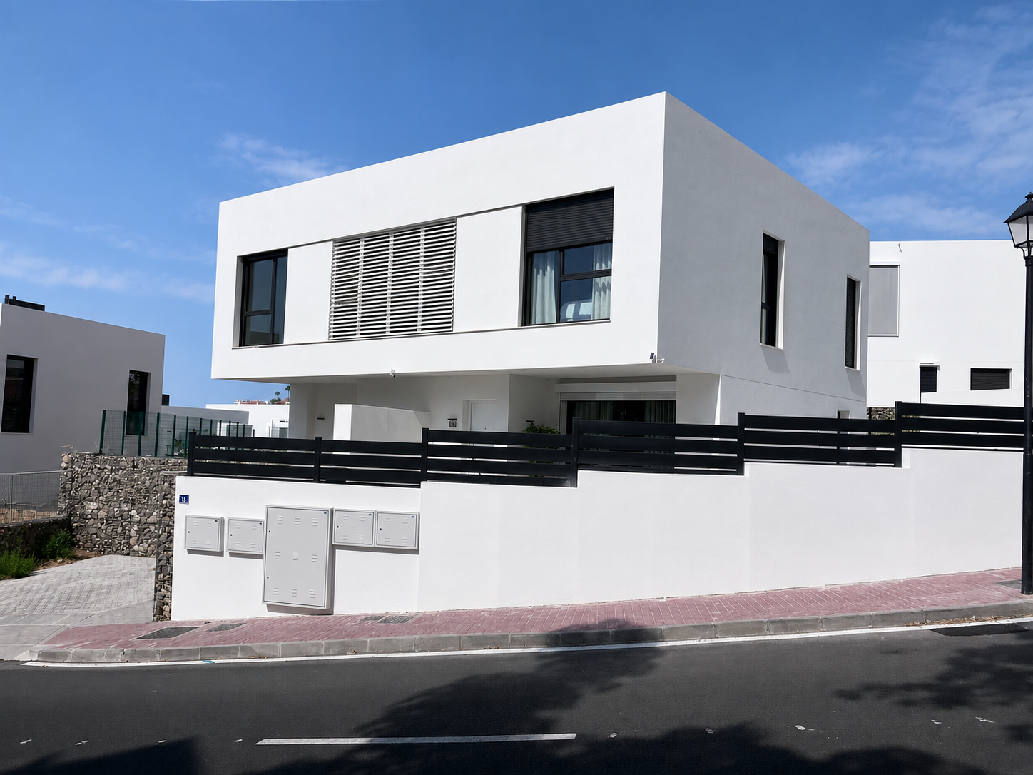modern-townhouse-with-sea-views-in-riviera-del-sol-mijas-costa
