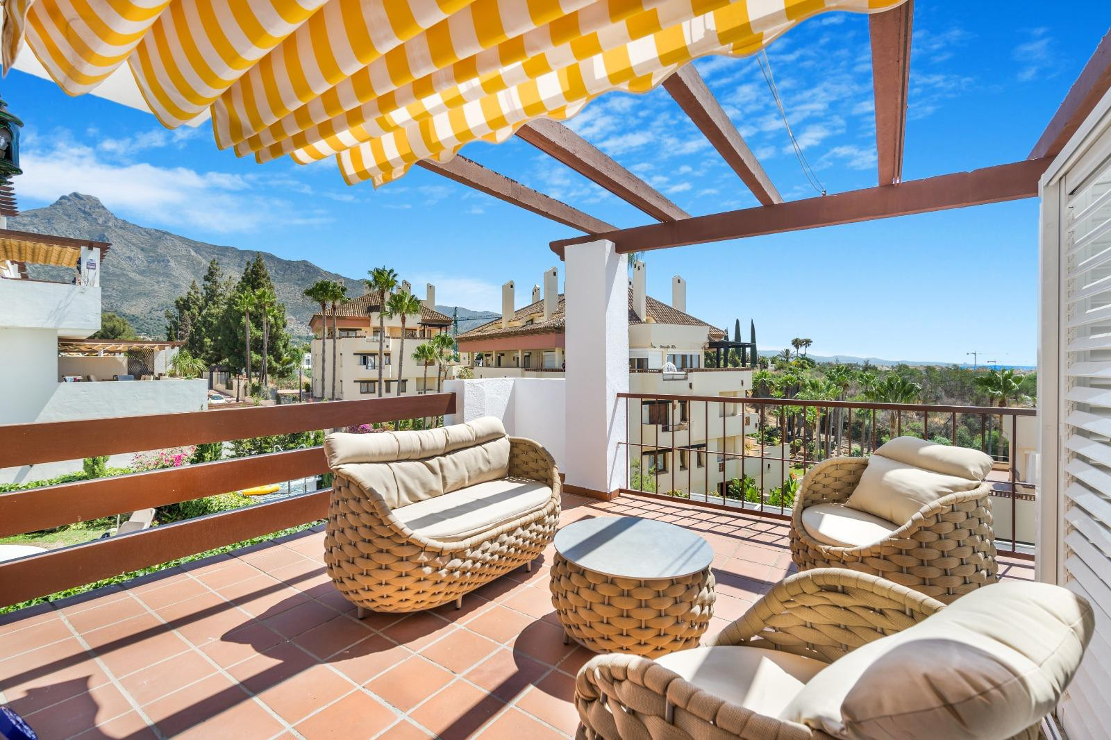 elegant-duplex-apartment-in-marbellas-golden-mile-area