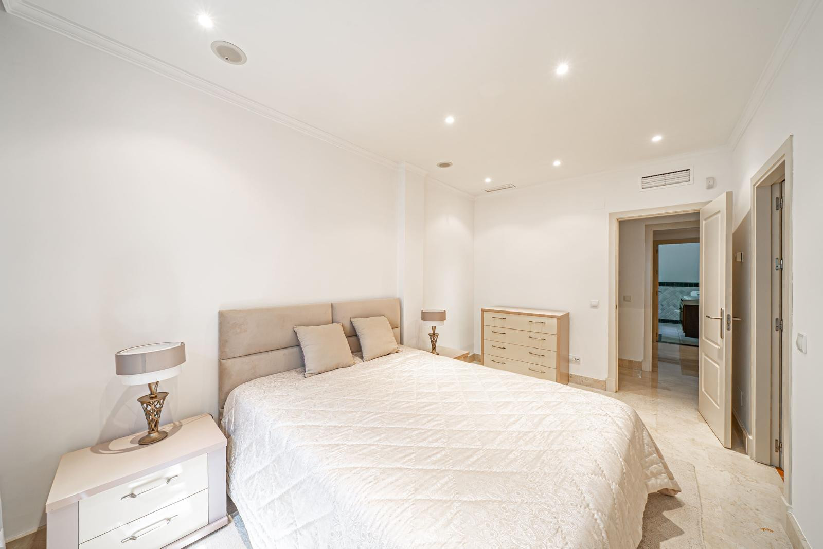3-bedroom-apartment-in-lomas-del-rey