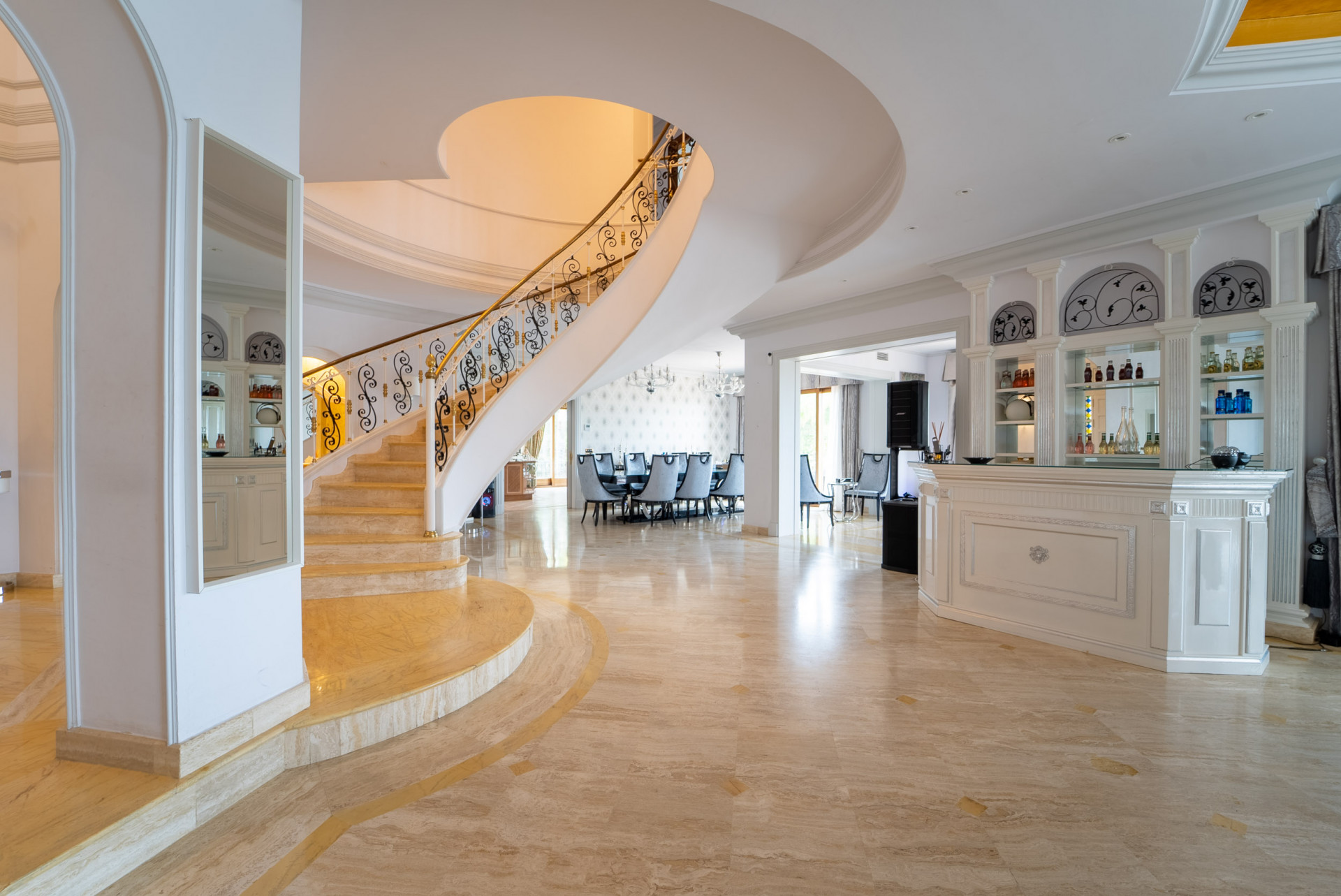 an-elegant-mediterranean-style-mansion-located-in-the-tranquil-area-of-paraiso-alto-benahavis