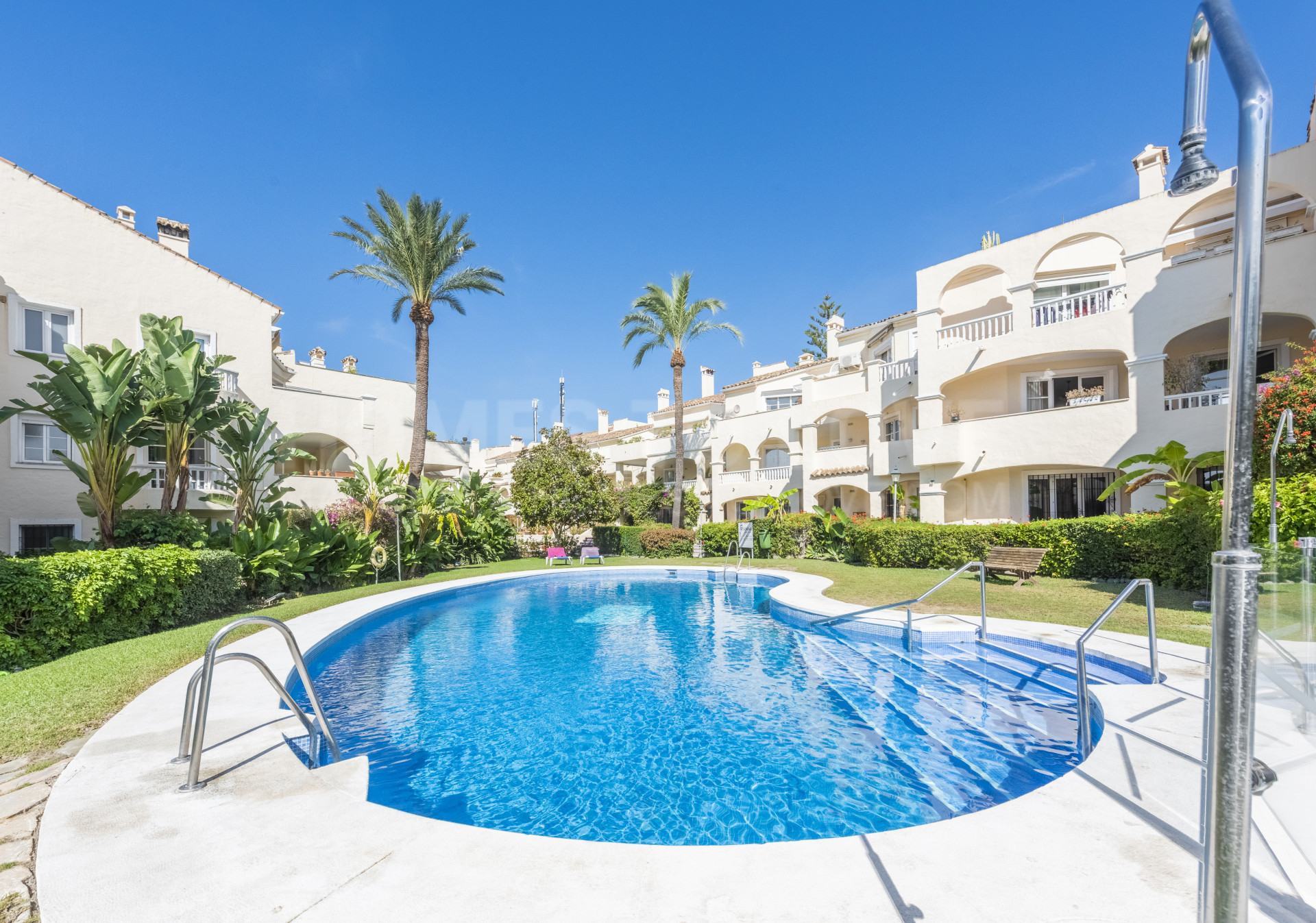 Attraktive Gelegenheit – Renovierte 2-Zimmer-Wohnung in El Paraíso, Estepona