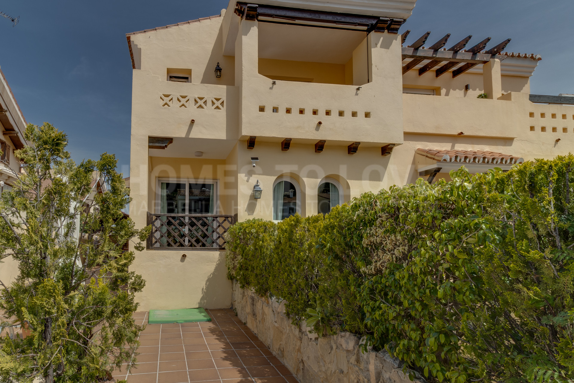 Semi-detached villa with private pool, large terrace and potential for 4 bedrooms in Alhaurín de la Torre